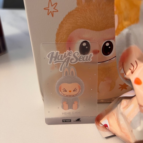 Popmart Labubu have a seat - hehe / grey - Picture 2 of 2